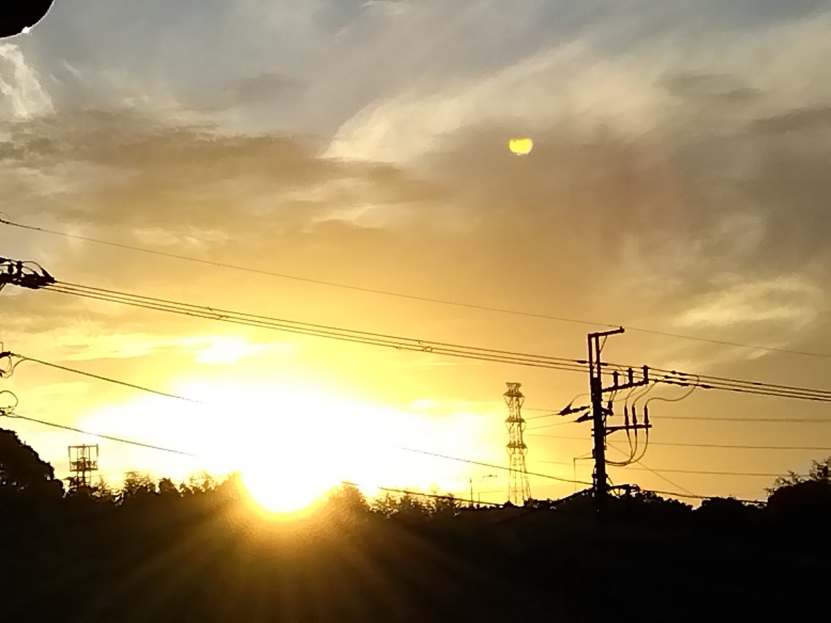 nakaken123123's tweet image. おはようございます。早く目が覚めたので日曜日の日の出を🤳🌄そして目覚めの1曲はこの曲を聴いています🎧️今日も暑くなりそうですね🥵良い1日をお過ごしください😊

Spacemen 3 - Feel So Good 
youtu.be/Of4CnSiXncM?si…
#イマソラ
#日の出
#Spacemen3