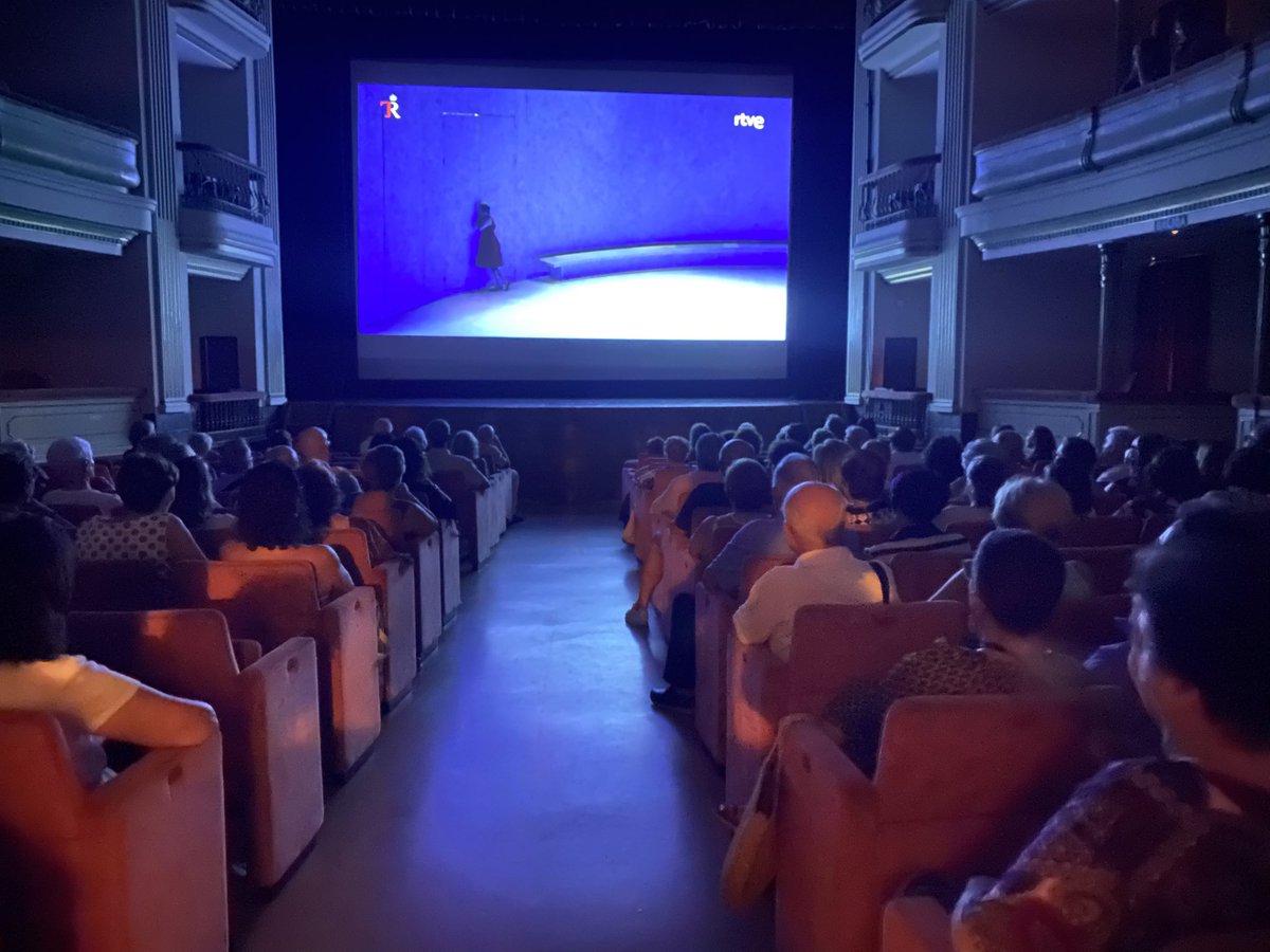 Pedro J.Feixas (@pfeixas) on Twitter photo Gracias a la Magnifica iniciativa del <a href="/Teatro_Real/">Teatro Real</a> de acercar la Ópera a todo el mundo, a la que se ha acogido el área de cultura del Ayuntamiento de Motril Cientos de personas hemos podido ver en directo la Traviata de Verdi en el Teatro Calderón. Gracias a la Magnifica iniciativa del <a href="/Teatro_Real/">Teatro Real</a> de acercar la Ópera a todo el mundo, a la que se ha acogido el área de cultura del Ayuntamiento de Motril Cientos de personas hemos podido ver en directo la Traviata de Verdi en el Teatro Calderón.