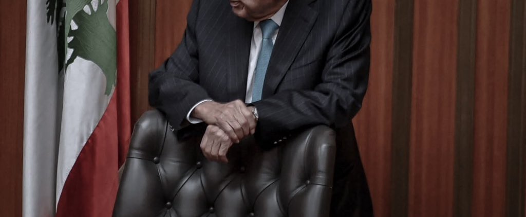 ZainabAlhaj262's tweet image. هذه المرّةُ أيضاً
تُلفتني يداك،
كم شدّت حِبال الجهل
وحدها
في وجهِها إعصار
من تحتِها بُركانٌ
وكم فازت
كم ربّتت على كتفِ الخوفِ
وحدها
في وجهها وحوش
من فوقها جيوشٌ
وكم آمنت
يا قلقَ المُنتظِر
من خيط الفجر
لألّا تفوته صلاة
يا تسبيحَ أن لا ظالم فوق الله
يا نحنُ
#نبيه_بري