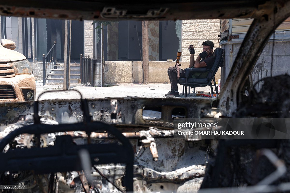 شهد اليوم السبت 19 تموز 2025 اشتباكات عنيفة بين مقاتلو العشائر مع مقاتلون دروز في مدينة السويداء جنوب سوريا رغم وقف إطلاق النار 

📸 عمر حاج قدور | وكالة #فرانس_برس

 <a href="/AFPar/">فرانس برس بالعربية</a> #AFP