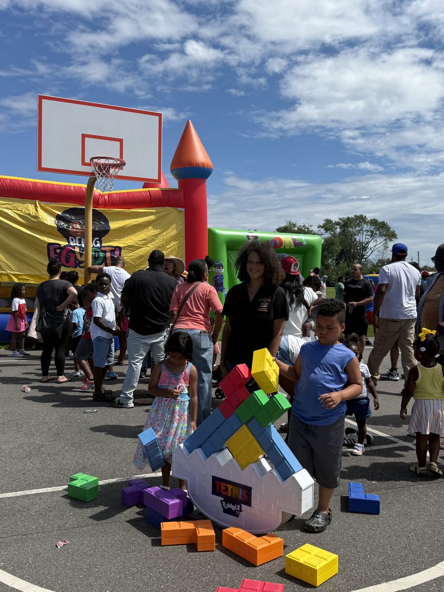 SolagesNY's tweet image. What a beautiful day in Elmont! ☀️
Thank you to everyone who came out for the 2nd Annual Elmont Family Day. From basketball to community fun. Elmont showed up and showed out! 💙 #ElmontFamilyDay