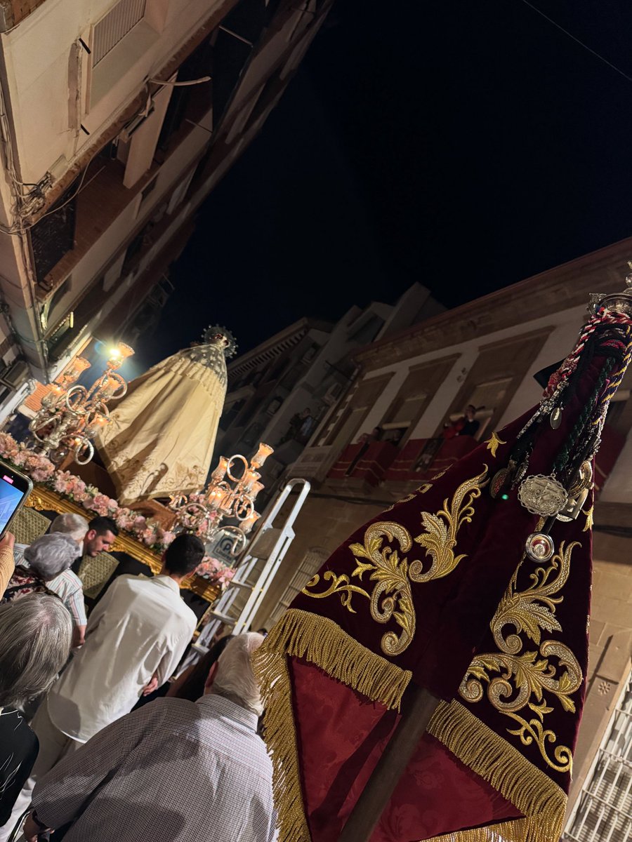 #VirgenCarmen25 | Por calle Tinte avanza la Virgen del Carmen.

🎼 Suena “La Rosa de San Lorenzo”, “Reina, Madre y Capitana” y “Al Cielo la Reina de Triana”.

✝️ Grupo Parroquial Virgen del Carmen Linares

#SuenaAlfredoMartos #BMAM #VirgendelCarmenLinares #30Aniversario