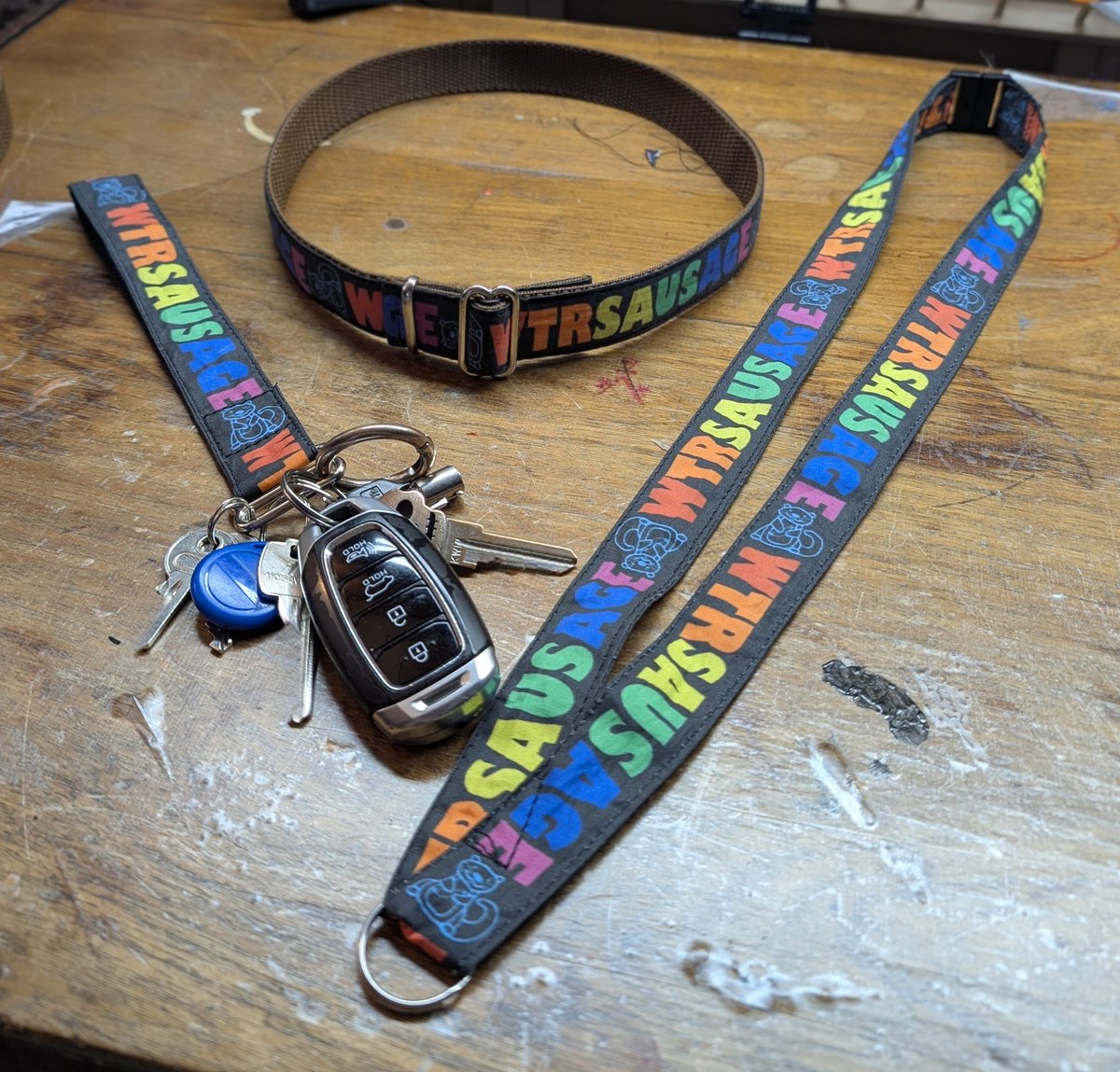WTRsausage's tweet image. Having some fun making random gear to wear at the next con. Otter collar is not coming off &gt;.&lt;