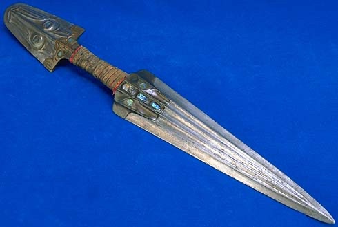 kratomthug's tweet image. tlingit steel daggers and ceremonial copper armor made from chinese copper coins and metal scavenged from shipwrecks that washed up in the pacific northwest.