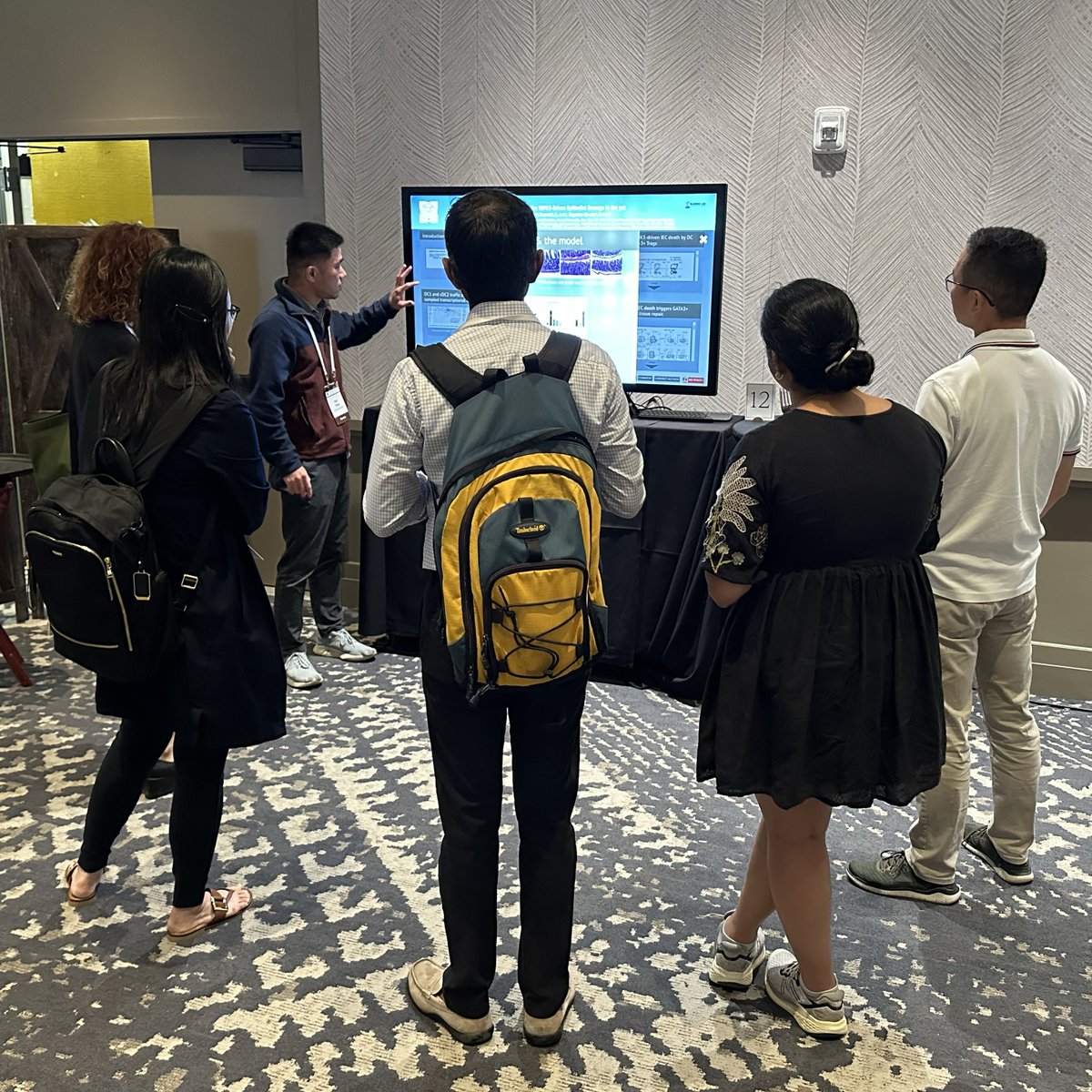 KR_Foundation's tweet image. We’re back with another poster session! Investigators are networking and exploring the latest in Inflammatory Bowel Disease research. #InnovationsSymposium2025