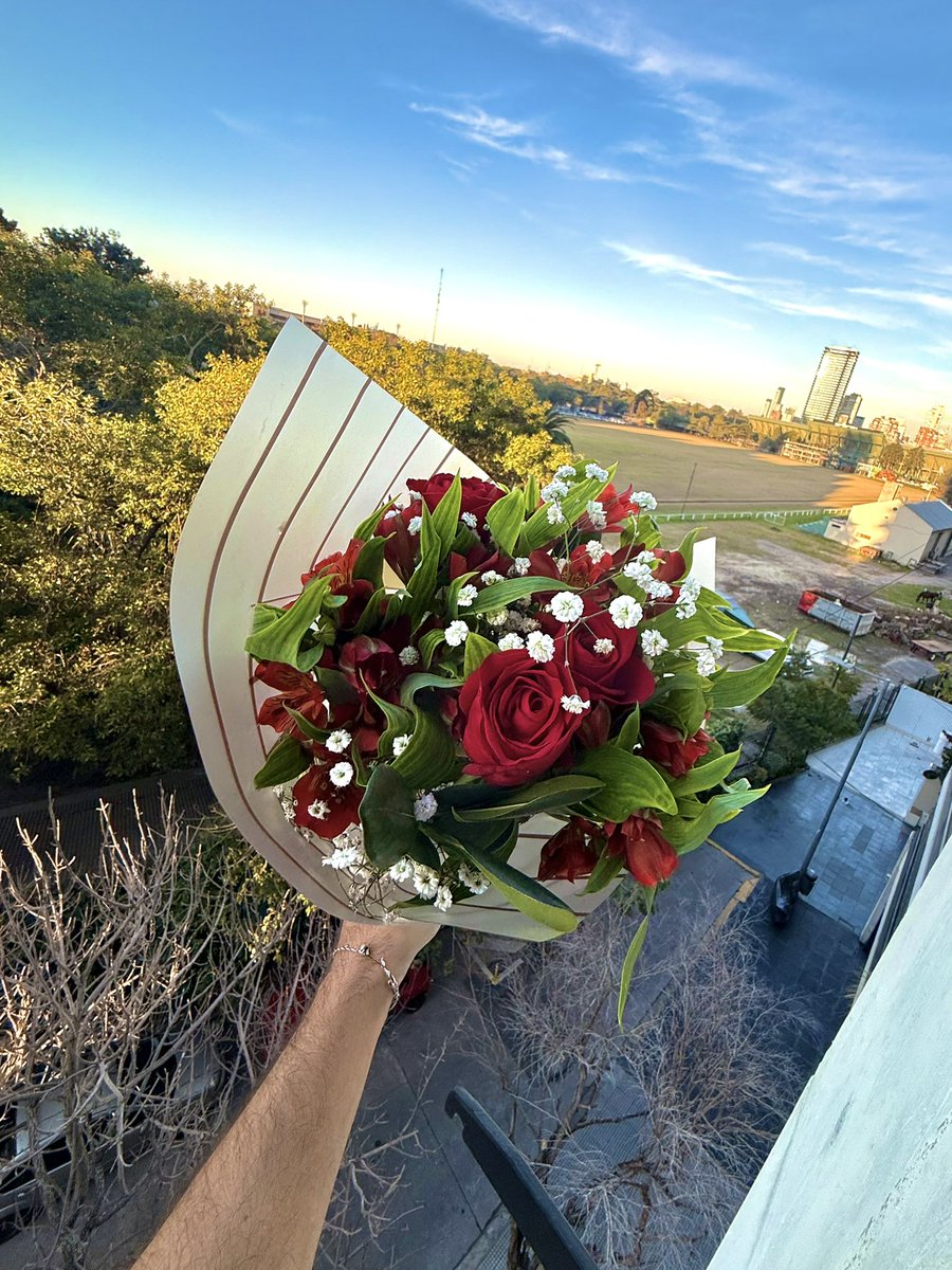 Una que te regale Rosas 😍🤍🤍 <a href="/Denuuugonzalez/">Denisse Gonzalez</a>
