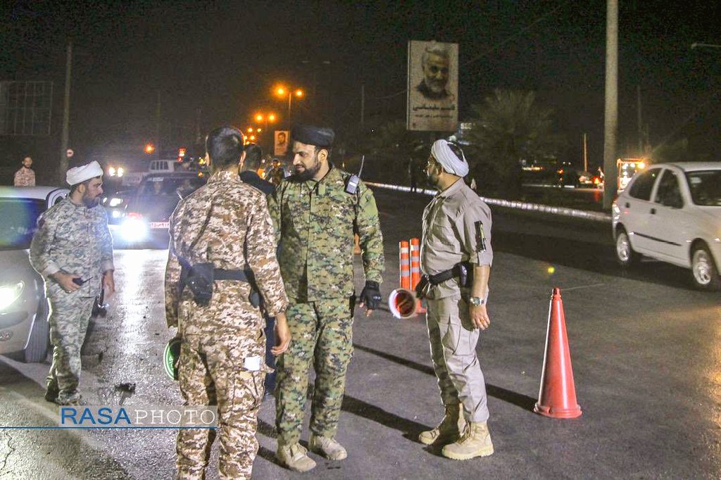 اینایی که میبینن سر ایست بازرسی ایستادن برای امنیت شما مردم نیست، اینا برای حفاظت از جون یه پیرمرد ۸۷ ساله به همراه ۴ پسرشه که چندین متر زیرزمین هستن. ملت فدای حکومت :|