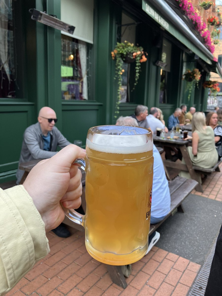aIIegoricaI's tweet image. At pub