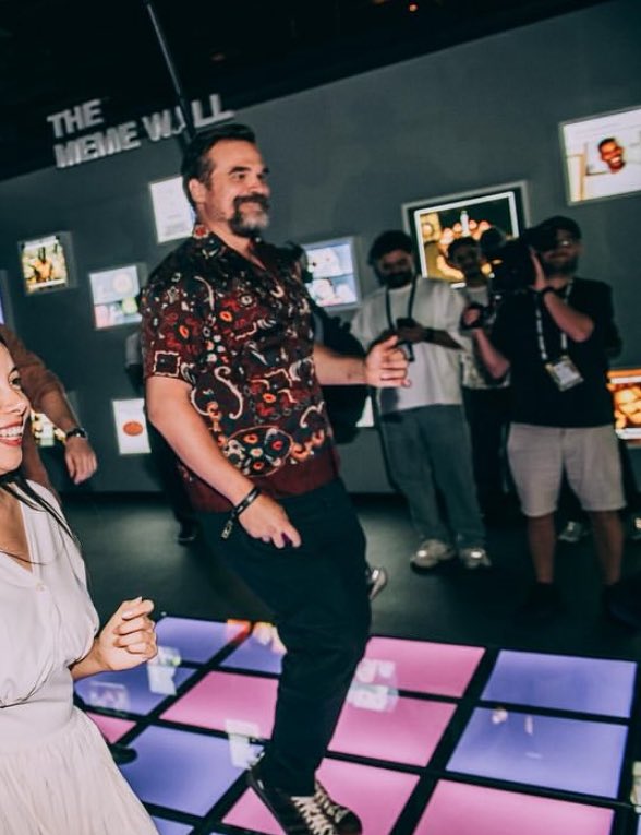 dkhmoustache's tweet image. DAVID TRYING TO DANCE IS THE FUNNIEST THING I’VE SEEN ALL DAY😭