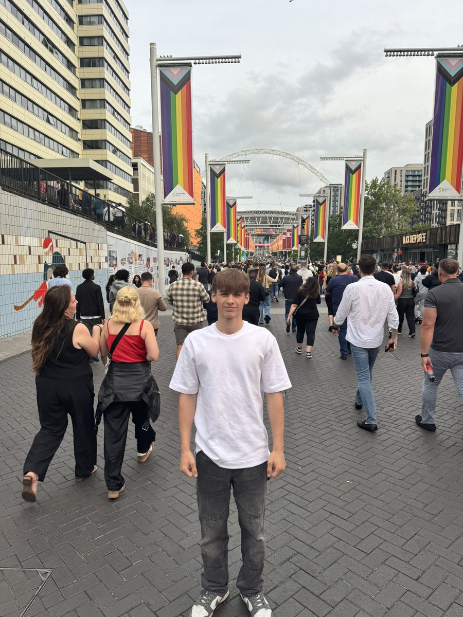 Great end to a week with junior. 

<a href="/wembleystadium/">Wembley Stadium</a> for the boxing.