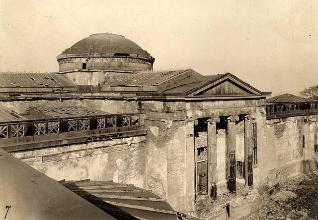 TheDoctorRegen's tweet image. Photos of the ruins of the palace of fine arts which is now the science and Industry museum in Chicago. This 400,000 square foot facility was said to be built in under 2 years time for the 1893 Chicago worlds fair.