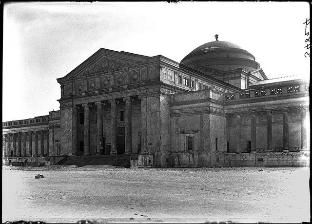 TheDoctorRegen's tweet image. Photos of the ruins of the palace of fine arts which is now the science and Industry museum in Chicago. This 400,000 square foot facility was said to be built in under 2 years time for the 1893 Chicago worlds fair.