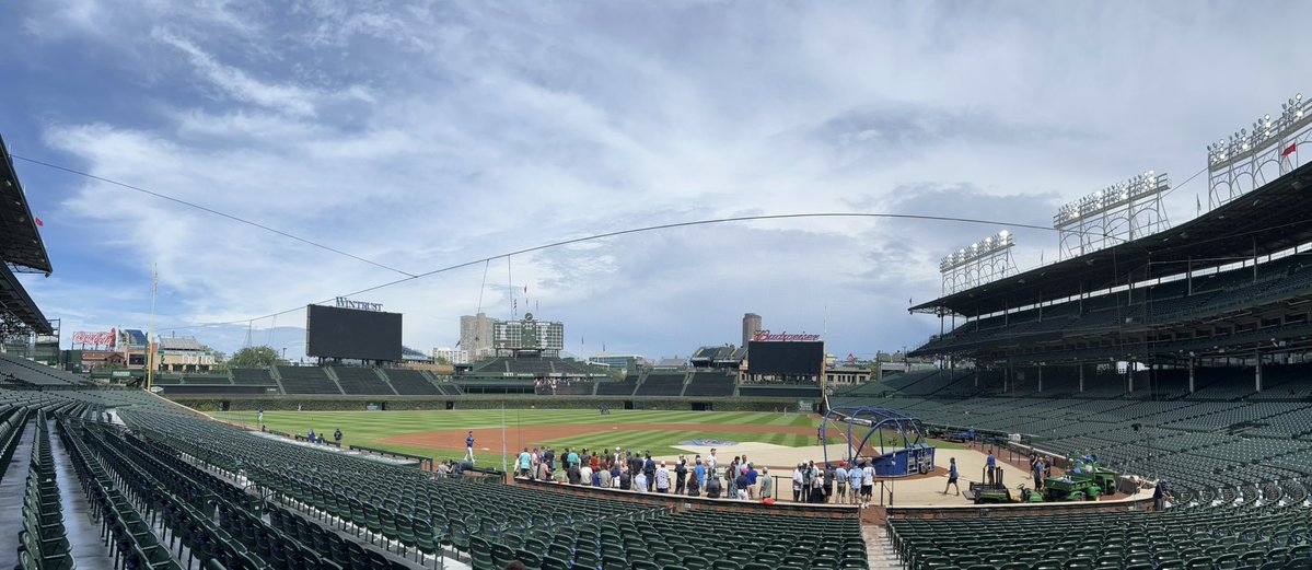 ZachZaidman's tweet image. Saturday night with Shota!
Cubs hosting Boston with Imanaga starting.
It’s currently 78 degrees, but feels much hotter with the humidity. Wind blowing out at Wrigley Field.
@670TheScore broadcast time is 5:40 pm CT.
Inviting you to spend your Saturday night with us.