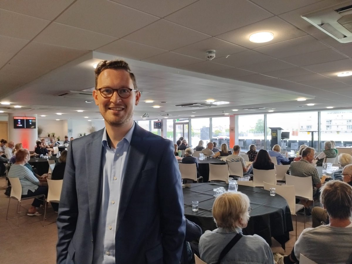 darrenpjones's tweet image. An excellent end of term town hall with constituents from across Bristol North West.
Thank you to @Gloscricket for hosting us, including for our summer drinks!