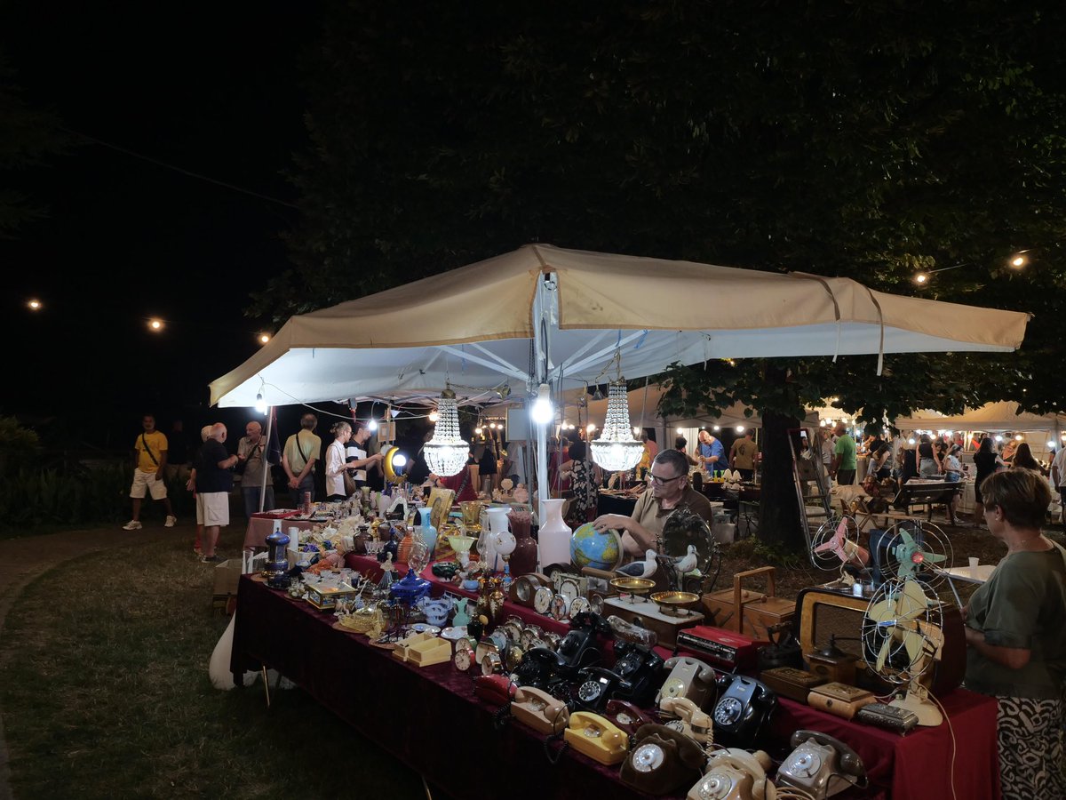 comunevenezia's tweet photo. @CMVenezia @veneziaunica @SerenissimaVe @lecittainfesta @digitalepop @LuigiBrugnaro @venezia_scarpa 💫Grande partecipazione a #Malcontenta per i festeggiamenti del Redentore!
🎉Giochi, stand gastronomici, mercatini e musica per una serata davvero speciale.
🎇E alle 23.30 lo spettacolo pirotecnico!
#RedentoreVenezia2025 https://t.co/0qzLcUP2Gu