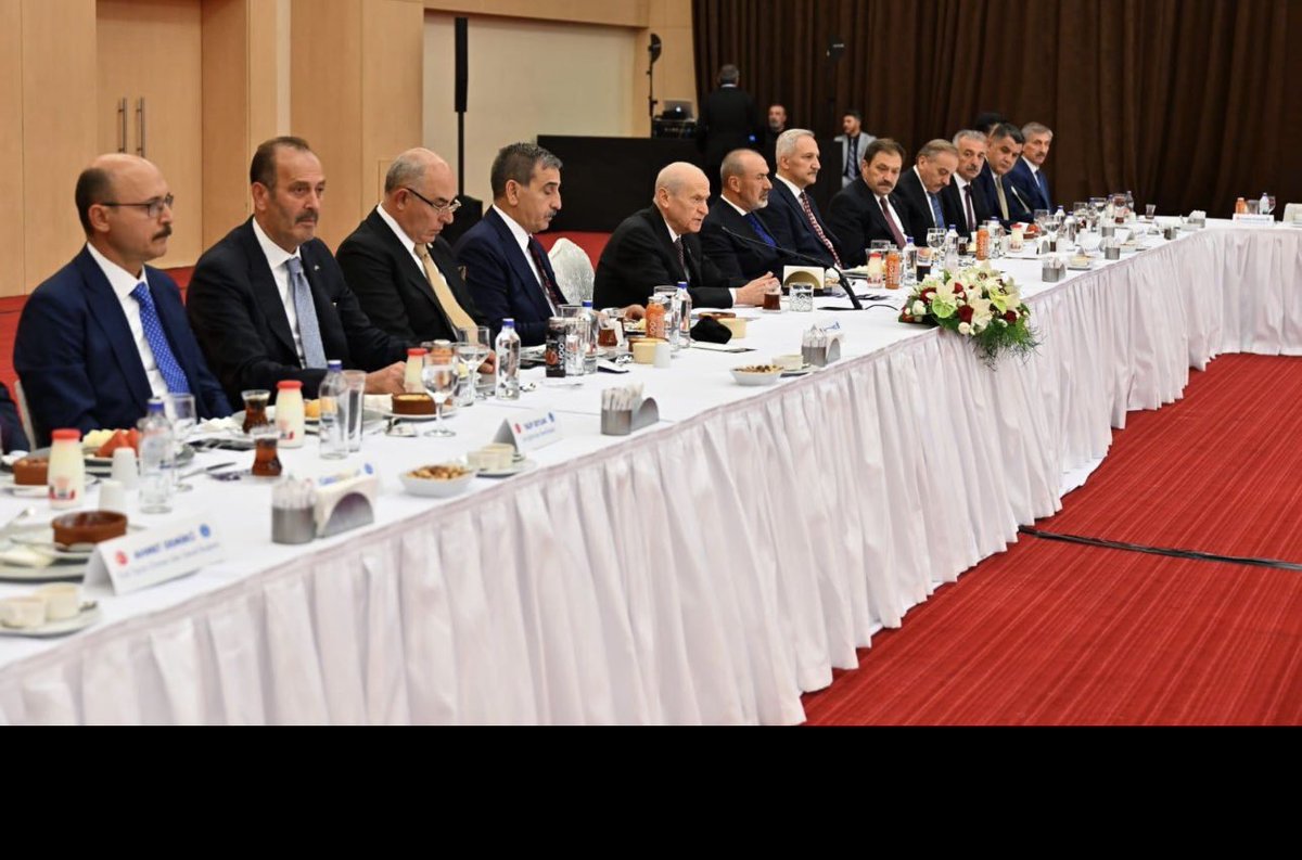 Mustafa N.ALBAYRAK (@mustafanalbayr1) on Twitter photo Konfederasyonumuzun kuruluşunun 33. yıldönümü münasebetiyle Milliyetçi Hareket Partisi Genel Başkanı Sayın Dr. Devlet Bahçeli beyefendi, Türkiye Kamu-Sen teşkilatımız ile bir araya geldi.
Türkiye Kamu-Sen ailesi adına nazik davetlerinden dolayı Genel Başkanımız  sayın Dr Devlet Konfederasyonumuzun kuruluşunun 33. yıldönümü münasebetiyle Milliyetçi Hareket Partisi Genel Başkanı Sayın Dr. Devlet Bahçeli beyefendi, Türkiye Kamu-Sen teşkilatımız ile bir araya geldi.
Türkiye Kamu-Sen ailesi adına nazik davetlerinden dolayı Genel Başkanımız  sayın Dr Devlet