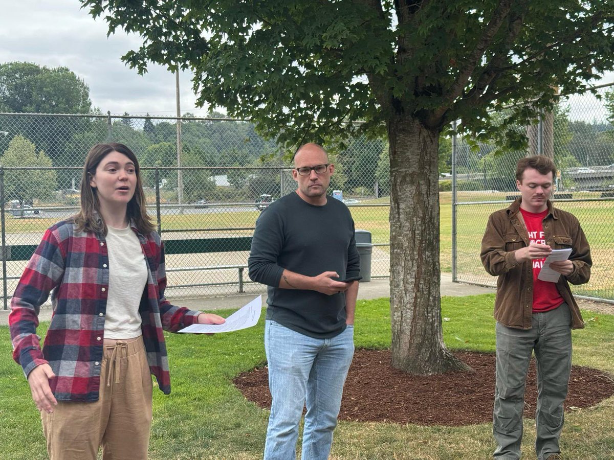 breadrosesDSA's tweet image. B&R NPC candidate Ella T is out here building our party! Today she led a canvass in Renton, WA to elect proud sewer socialist Michael Westgaard to City Council