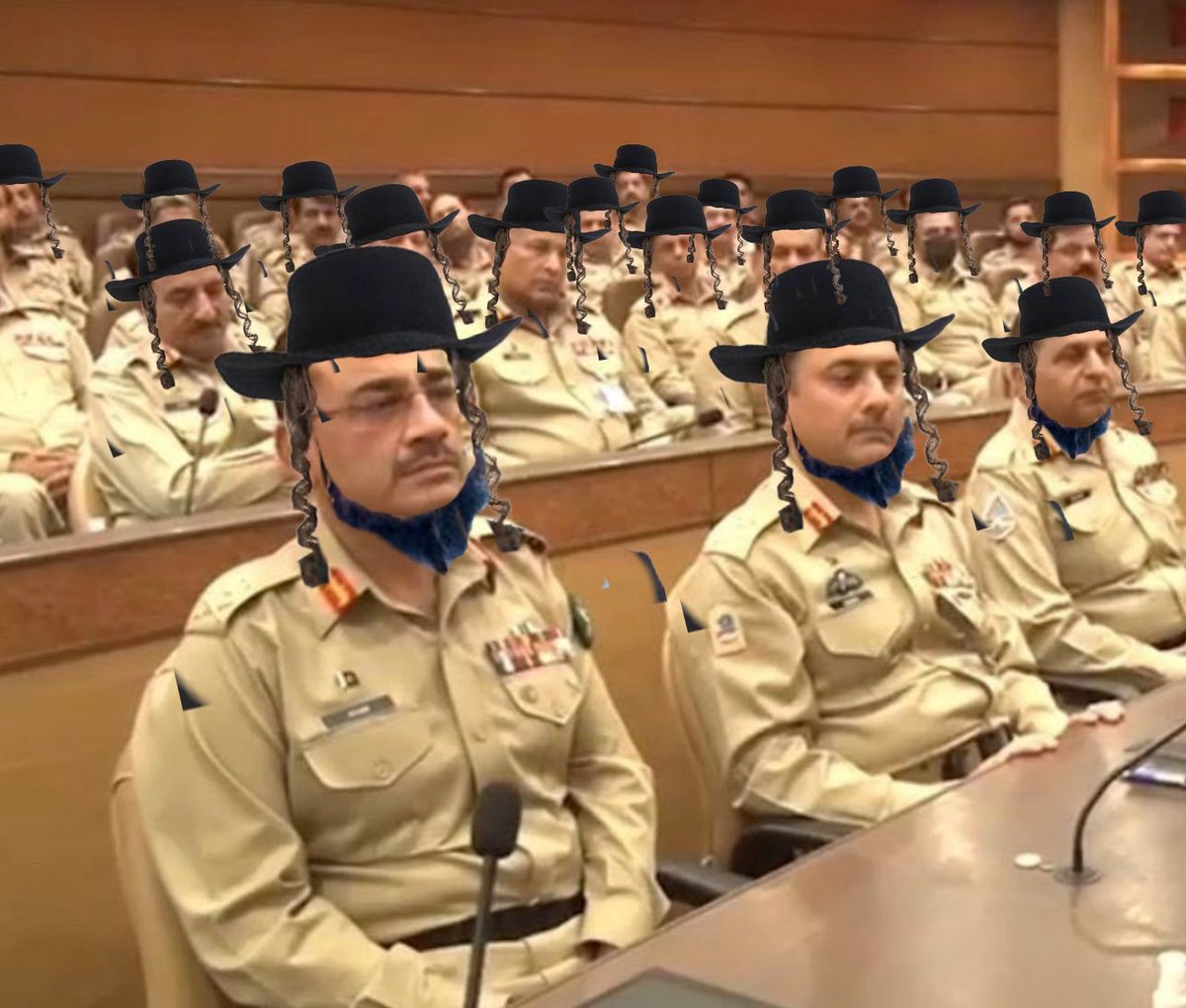 پاکستانی فوجیوں، جرنیلوں کا اسلام سے کوئی تعلق نہیں، وہ دجال کے پیروکار ہیں 
وہ اللہ کے حکم کے نہیں بلکہ ایک پاگل ذہنی بیمار آرمی چیف کے حکم کے پابند ہیں