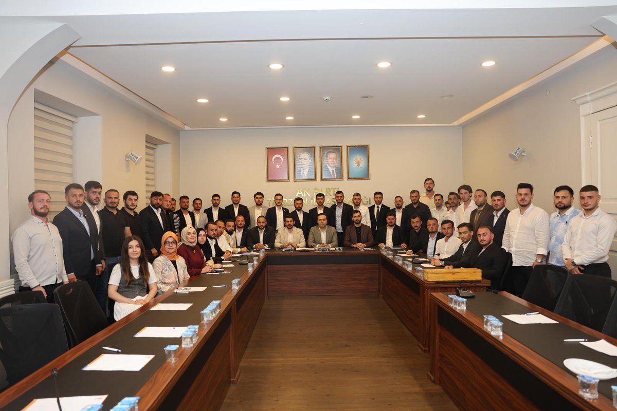 Gençlik Kolları Başkanımız Yusuf İbiş ile birlikte 
📍Trabzon’da gençlik ateşiyle dopdolu bir gün geçirdik.

🎙️ “Söz Gençlikte” programında vapurda gençlerimizle buluştuk, yarınlara dair hayallerimizi ve hedeflerimizi konuştuk. 

🤝 Büyükşehir Belediye Başkanımız Ahmet Metin