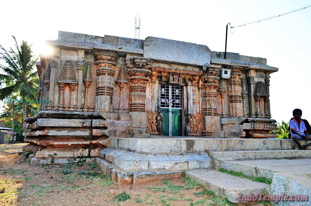 madras_aale's tweet image. Hoysala style ancient temple from Bherya village (in Mysuru district), the hometown of Raja Krishnappa Bairya aka Rocky Bhai of KGF.