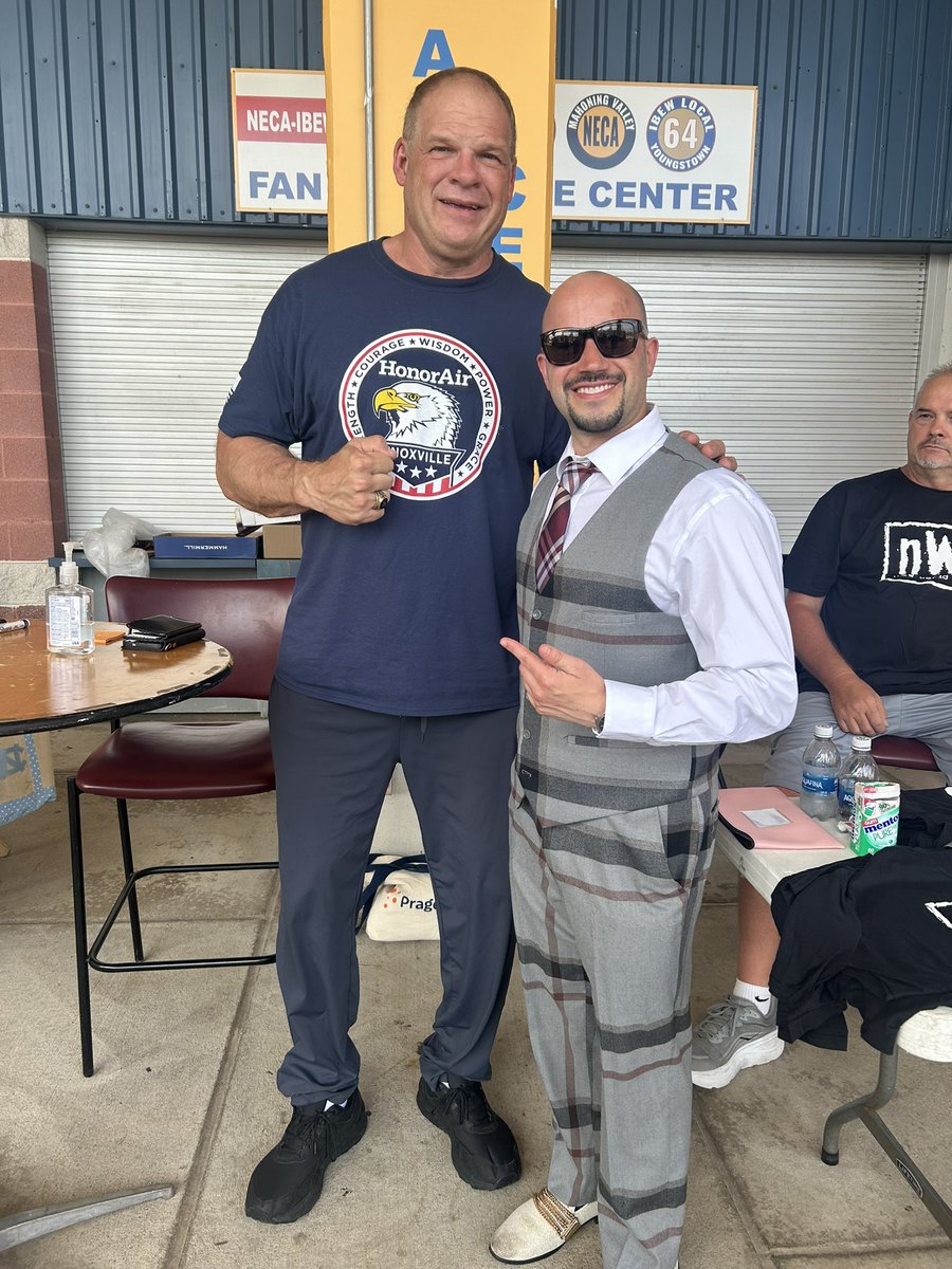 JaredTalksLoud's tweet image. A productive business meeting between SilberCorp and Corporate Kane! @KaneWWE @GlennJacobsTN @newwrestling1 @mvscrappers #WrestlingUnderTheStars #prowrestling #wrestling #MayorGlennJacobs #Kane