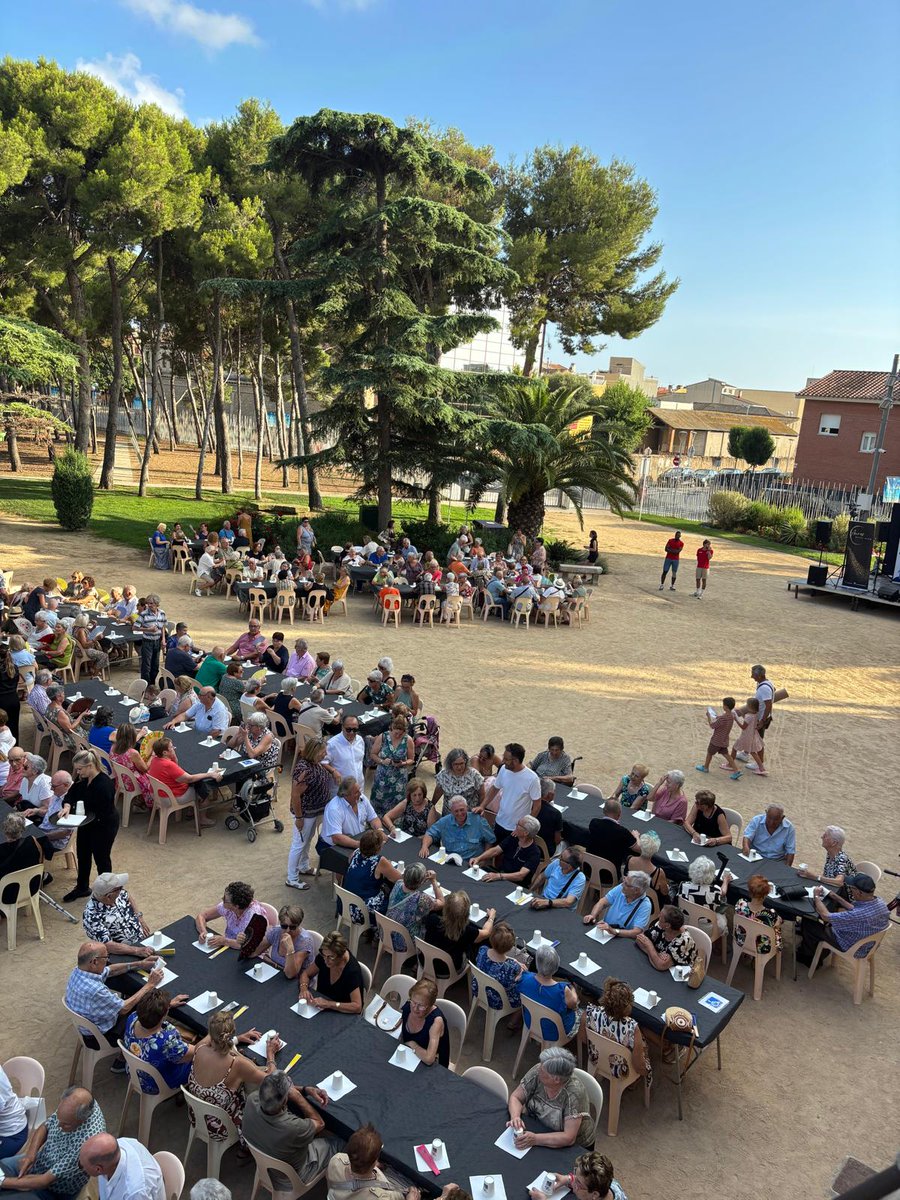 Avui el Castell de #Vilaseca s’ha omplert de vida amb la Festa de les Persones Grans.
💛 Més de 300 assistents han celebrat aquest acte tan emotiu, organitzat pel Consell Municipal de Persones Grans.
Gràcies per tant! 🙌