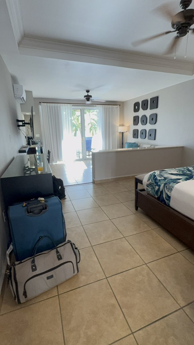 RodLacroix's tweet image. Saint James Club Royal Suites in Antigua. This is our room and view.
Happy boy rn.