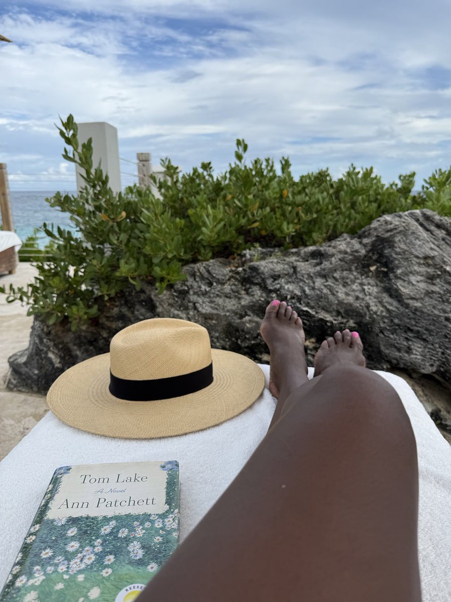 DebRobertsABC's tweet image. Just chilling.