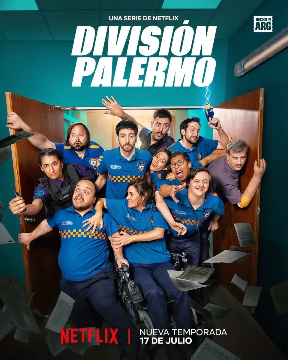 División palermo (Temporada 2): Santiago Korovsky sos un genio. Increíble, la pase excelente viéndola, divertidisima. Me vuela la cabeza el guión, moriría por trabajar ahí, gran laburo de todo el equipo, excelente reparto, gran producto, bien argentino la puta q los pario