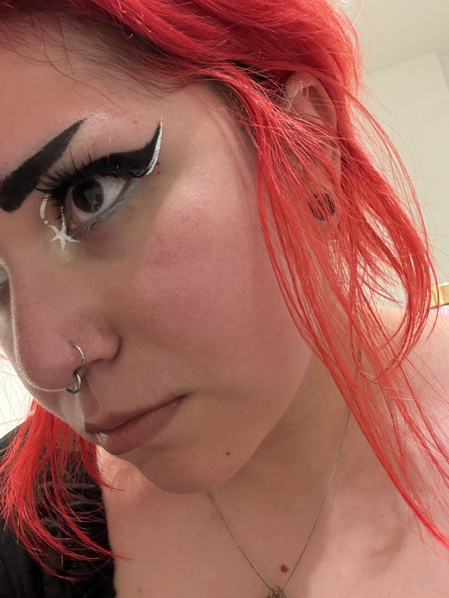 makeup was so cute last night even after i bawled my eyes out two songs in a row :D