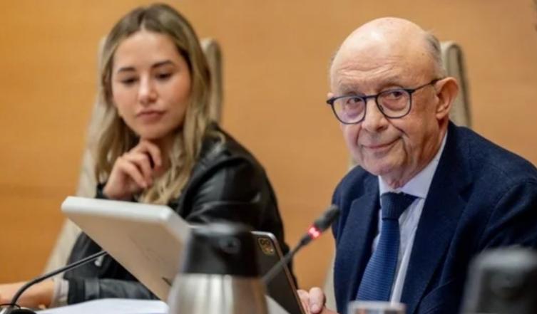 Mortimer_Fu's tweet photo. Noelia Núñez: .
El PP de ahora no tiene nada que ver con Montoro.

Also Noelia Nuñez: https://t.co/pqn7OCPh5c