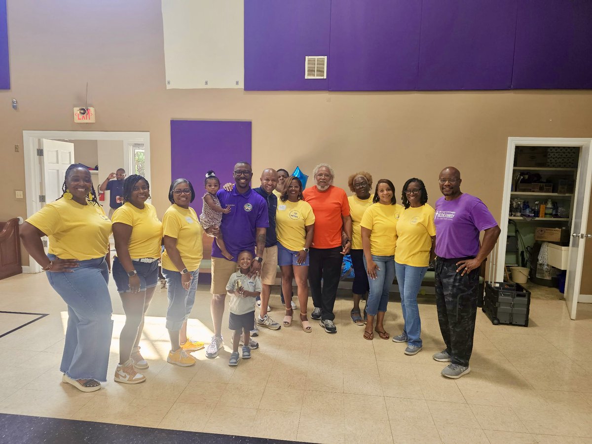 GrantForSC's tweet image. Richland County is full of leaders who care — and today, I had the best campaign interns (Harrison & Hilton 😂) with me at two great events!
🎒 S/O to Corey Mitchell for the Build A Backpack giveaway
🛡️ NE Columbia Empowerment Coalition for protecting our youth