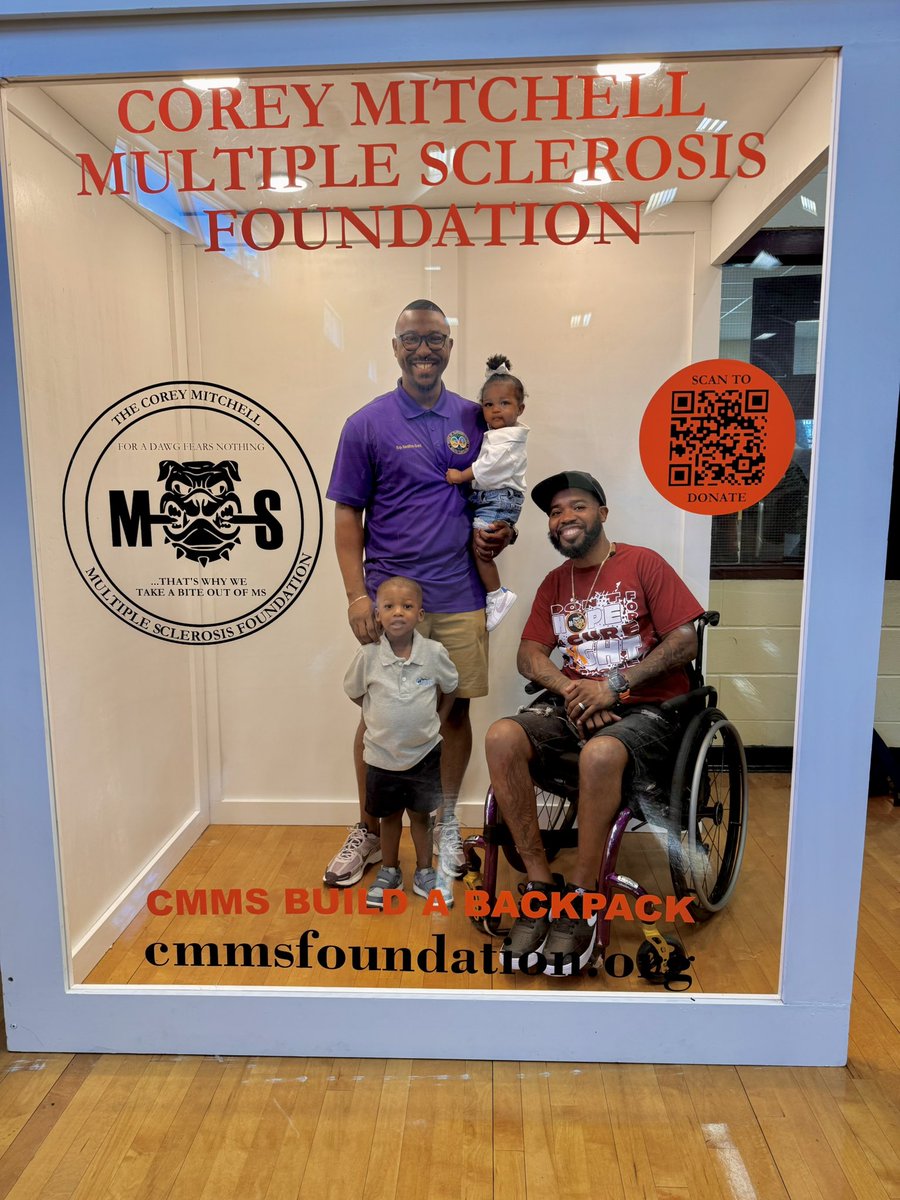 GrantForSC's tweet image. Richland County is full of leaders who care — and today, I had the best campaign interns (Harrison & Hilton 😂) with me at two great events!
🎒 S/O to Corey Mitchell for the Build A Backpack giveaway
🛡️ NE Columbia Empowerment Coalition for protecting our youth
