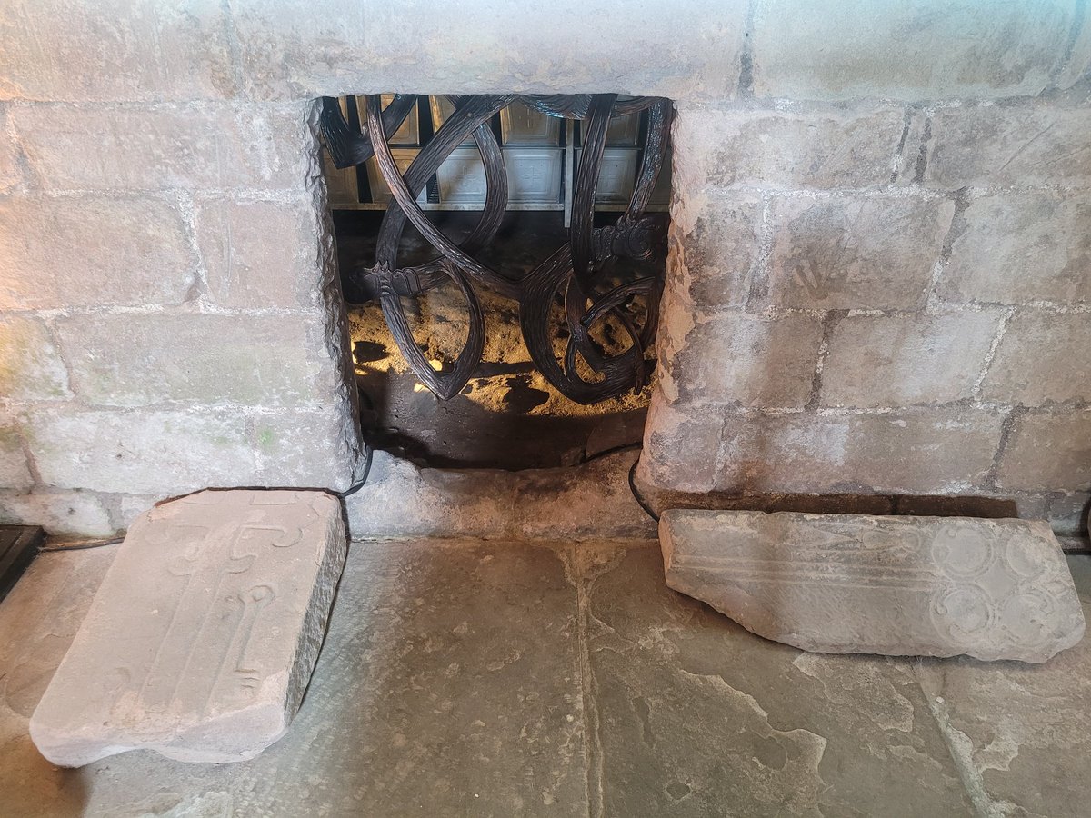 Shropwitchespod's tweet image. The atmospheric crypt beneath St Aidan’s church is home to the ossuary boxes, which contain the remains of over 100 early Anglo-Saxons. These individuals were found in a former graveyard (which is now sand dunes) near Bamburgh Castle.
#History #Churches #Anglosaxons