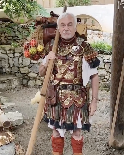 zachtratar's tweet image. Some youtuber should record themselves on a thru hike over 50 miles or so with some friends... outfitted entirely a roman soldiers.

Show the ultralight folks who&apos;s boss.