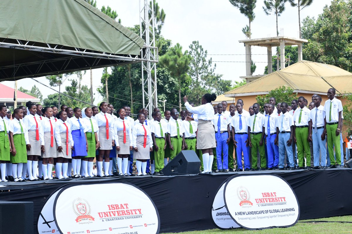 BugandaKingdom_'s tweet image. Abazadde mutuume Abaana amannya g'Ebika si g'abasambi ba mupiira.
"Ennaku zino ogenda n'owulira omuzadde nga atuumye omwana we erinnya ly'omusambi w'omupiira mu Nsi z'abazungu ne wewewunya ekiddirira singa omuzannyo oyo awummula omupiira".
Bino byogeddwa Minisita w'Amawulire…