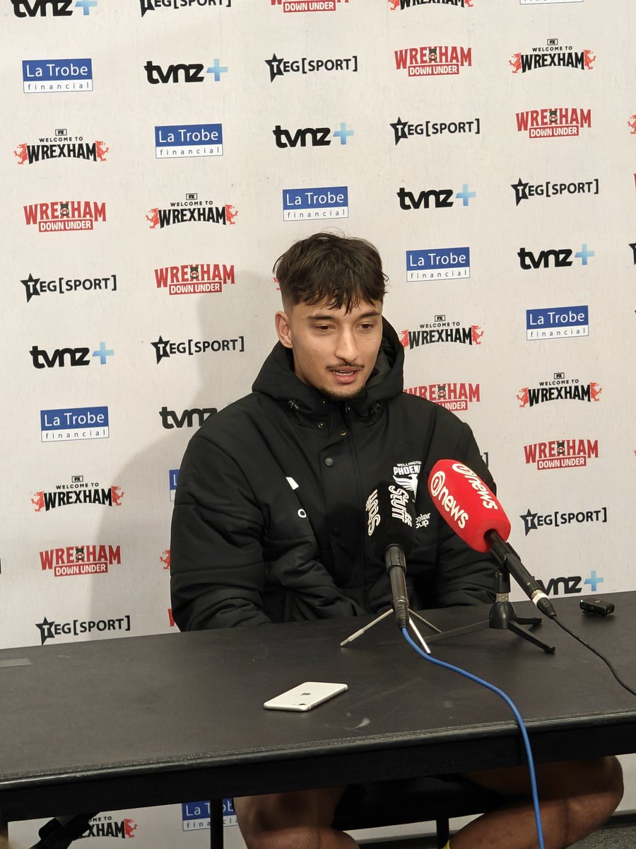 Domestar's tweet image. Wonderful night for the club. So happy for the fans and Wellington that we could give everyone a chance to celebrate! Congrats to Luke Flowerdew, Chris Greenacre, Emma Humphries and all 30+ staff in @WgtnPhoenixAcad : their mantra of fitter, faster, stronger on show last night!