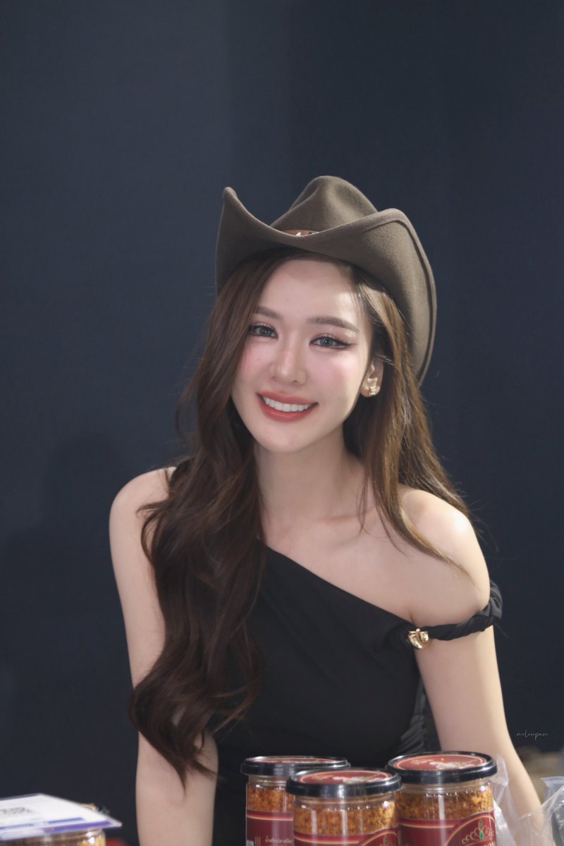 พสคนนี้ใครรร ทำไมสวยจางเยยยยยยง่ะ หม่ามี๊เมาแย้ะแต่งรูปใครก็ไม่ยู้เดี๋ยวตื่นมาลงต่อ😣

FINAL CASE PTC MALIN
#PetrichorAfterPartyConcert
⋆: 𝜗𝜚˚ #หลินมาลิน #malinmln ꒱ ʚ👼🏻ɞ