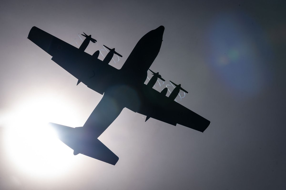 PACAF's tweet image. 🇺🇸🇯🇵 U.S. Air Force Airmen alongside Japan Air Self-Defense Force aircrew accomplish #REFORPAC25 mission objectives, offloading cargo, and austere landing operations in Guam.
Dedicated to deterring conflict & maintaining stability within the Pacific region.
@JASDF_PAO_ENG