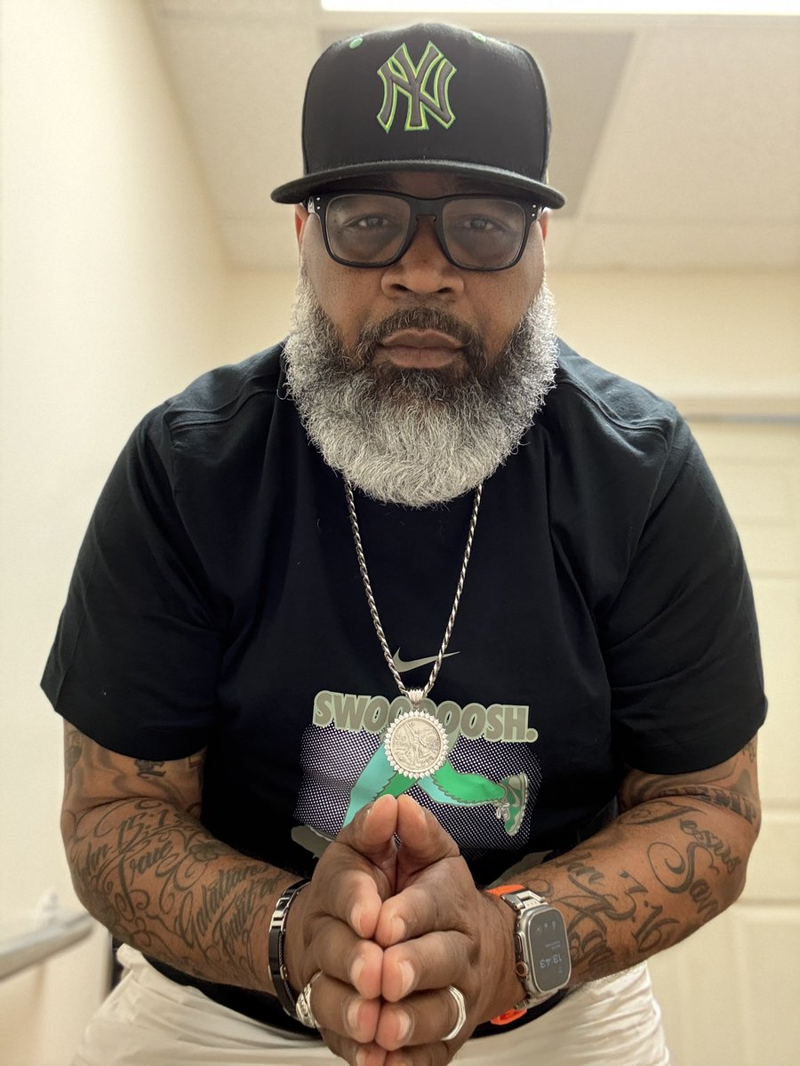 DaryleLSmith's tweet image. Drink water🚰
Say your prayers🙏🏽
Stronger Mental Health🧠
Eat Healthy🥗
Consistent Exercise🏃🏽♂️
Be happy😃
Have Self-Care💇♂️
Save Your Money💰
Read Books 📖
Love yourself🫂
Protect your peace🕊
Find your purpose🧑🏽💻
Trust God💯
