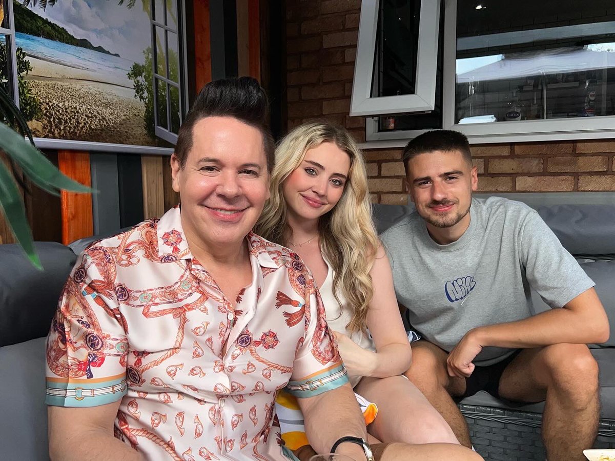 glenchevannes's tweet image. My sister & brother in law hosting a super-duper BBQ today. So good to see the whole extended family, more or less ❤️
So much fun 🤩