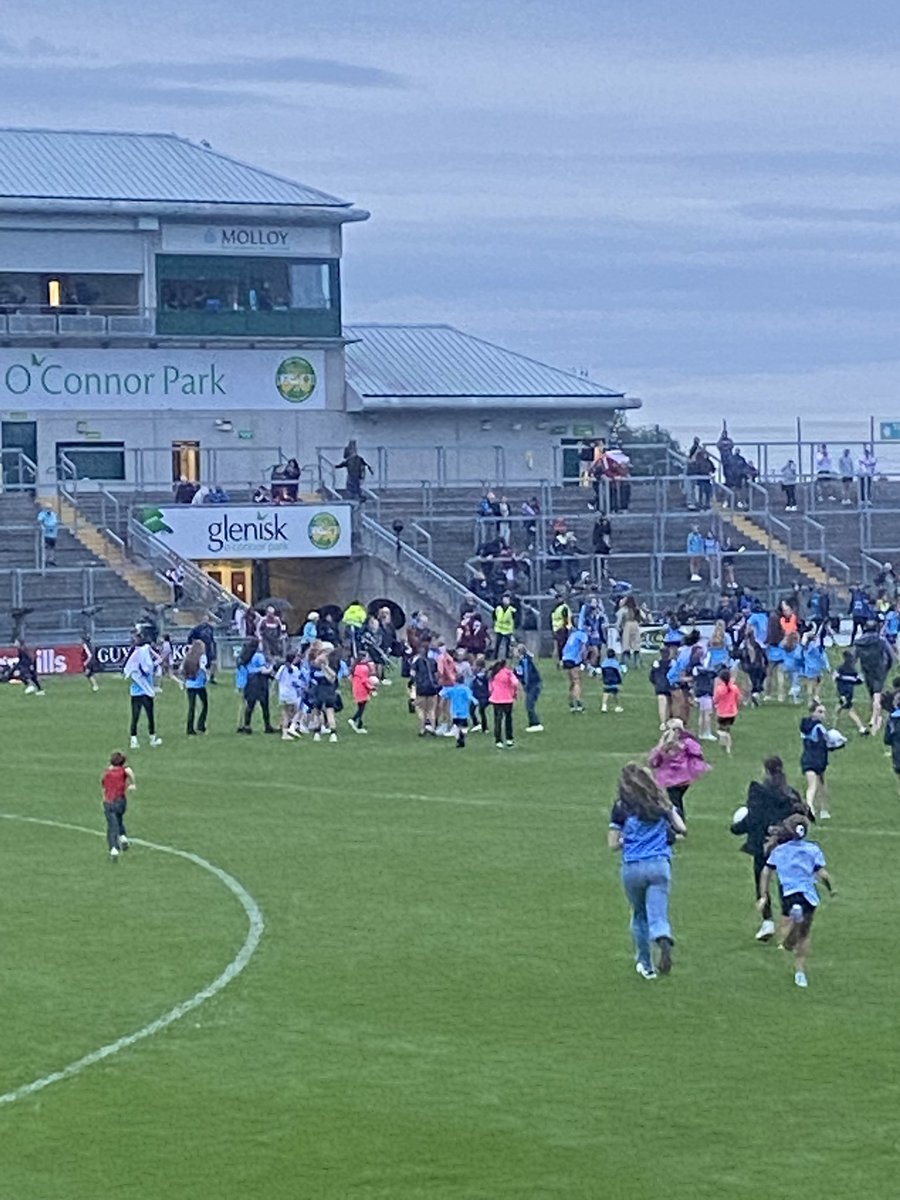 It’s all over in Tullamore and we are through to the All Ireland Final. Congratulations Ladies! 💙 
Dublin 3-14  Galway 2-14