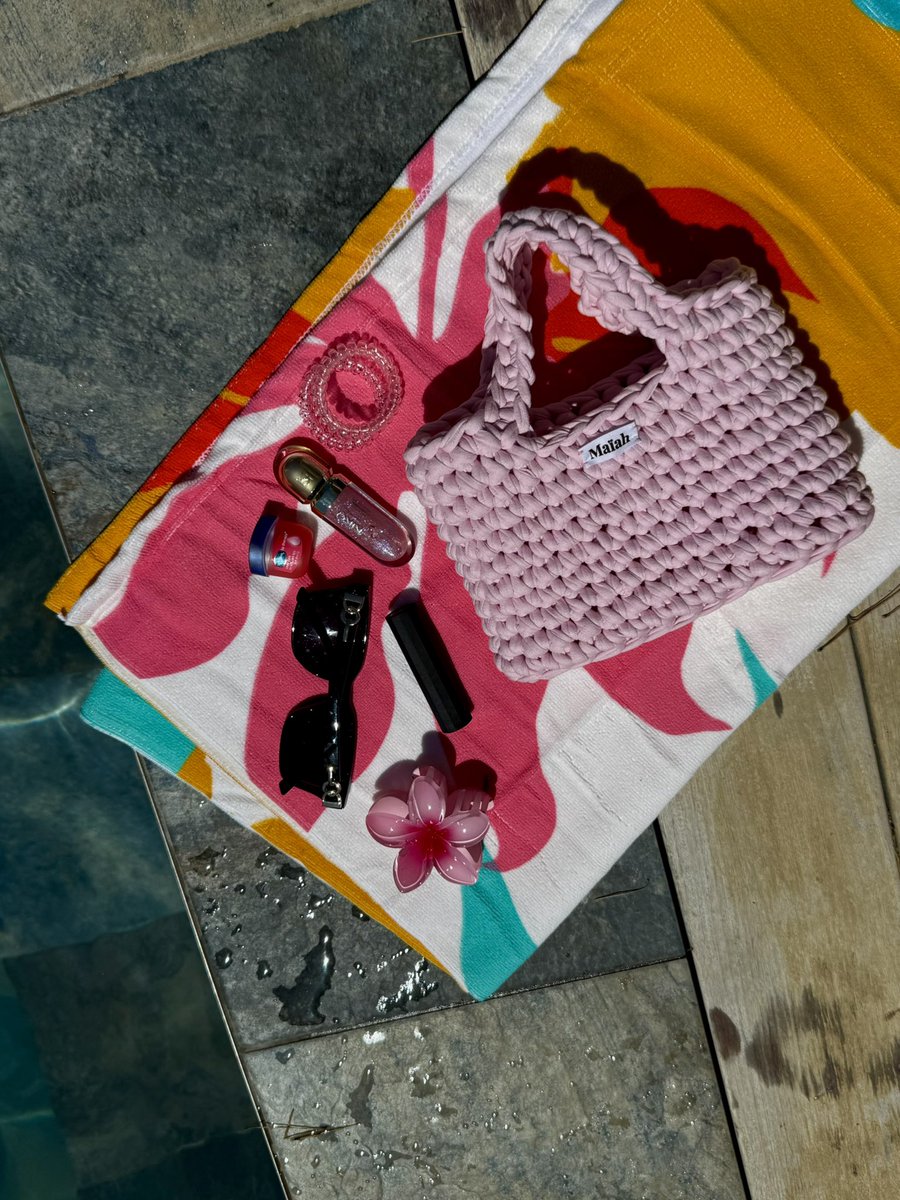 uuuser_c's tweet image. Salam Aleykum les filles je fais des sac en crochet, si vous avez une minute, ça me ferait super plaisir que vous passiez faire un petit tour sur mon compte Insta : @maiah.by 🥹🫶🏽