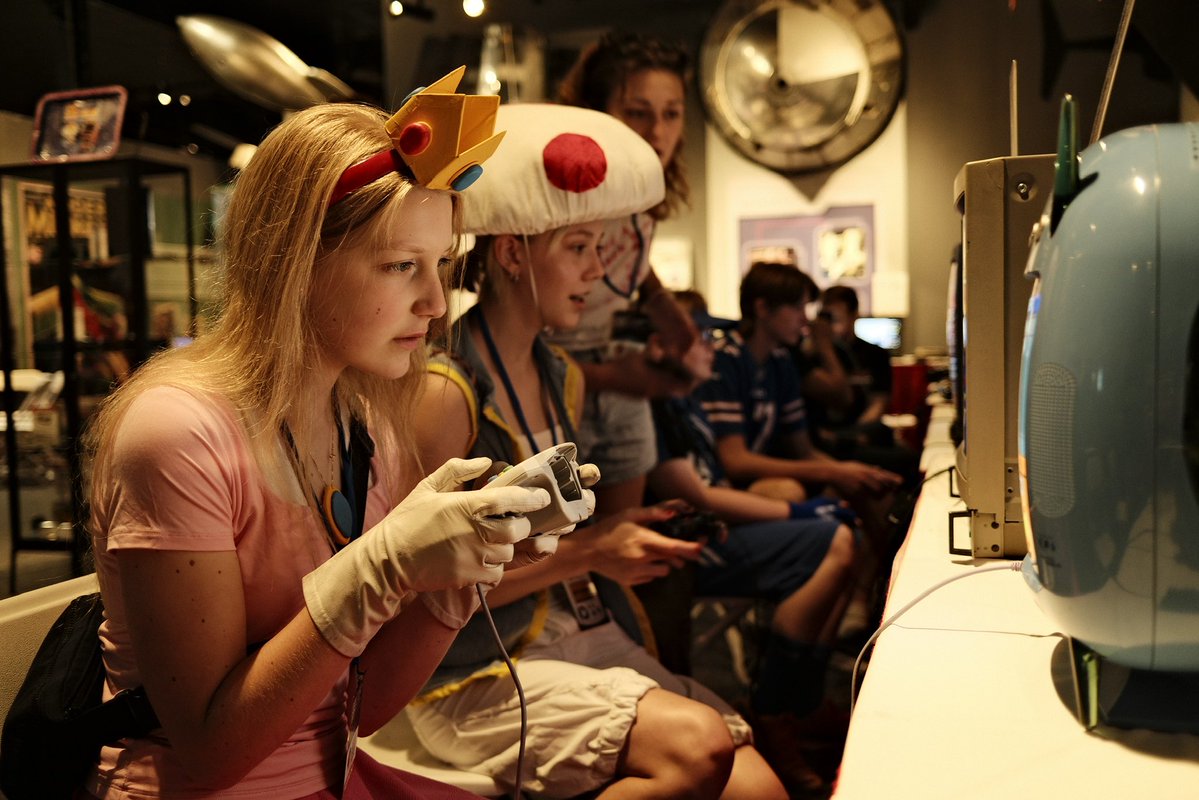 Liretro's tweet image. Where every moment on screen becomes a memory in front of the screen. What’s been your favorite “anything” you’ve seen, played or experienced at LI Retro over the last decade?
Celebrate the 10th Anniversary of LI Retro this August 8-10 at the @CradleAviation…