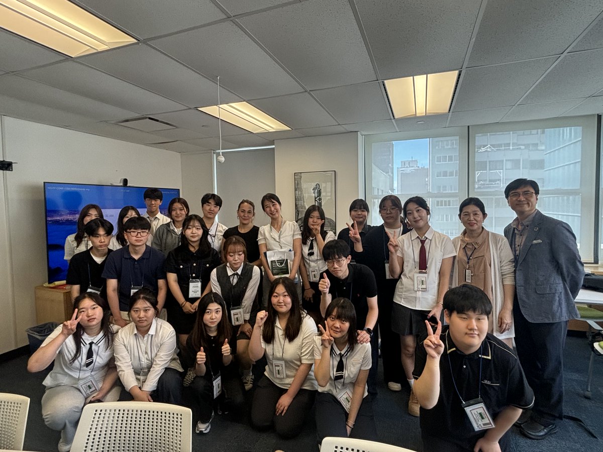 HDRUNDP's tweet image. This week, 20 high school students from Korea — selected and supported by the Incheon Metropolitan City Office of Education and @hfa_seoul — visited @HDRUNDP to learn about our work and discuss their aspirations for careers in the international sphere.

At HDRO, we enjoy engaging…