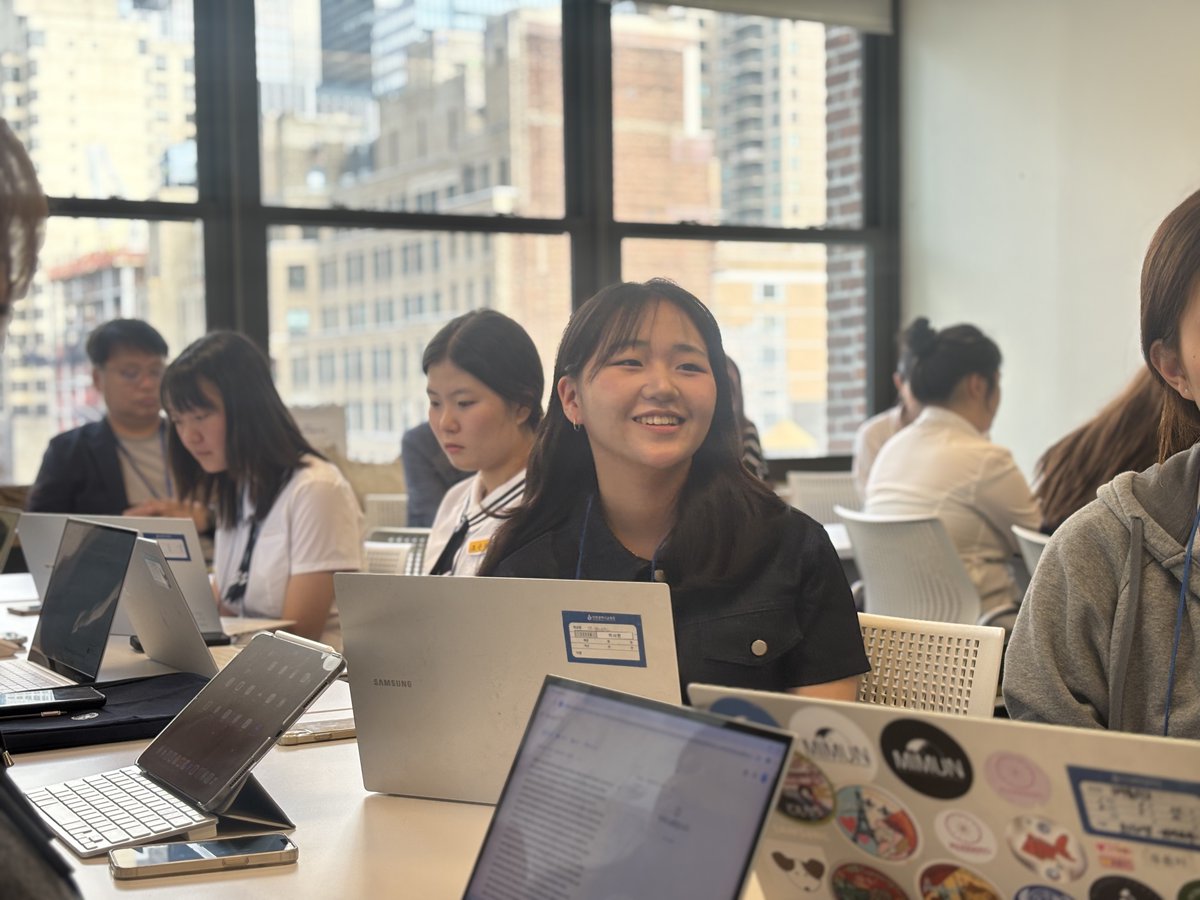 HDRUNDP's tweet image. This week, 20 high school students from Korea — selected and supported by the Incheon Metropolitan City Office of Education and @hfa_seoul — visited @HDRUNDP to learn about our work and discuss their aspirations for careers in the international sphere.

At HDRO, we enjoy engaging…