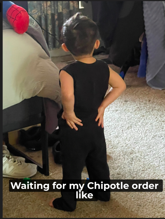 missextradextra's tweet photo. Do you ever find yourself in line like this waiting for your food after a long day? 😂 #MCO335 #ILoveChipotle https://t.co/gRZM9tBHrm