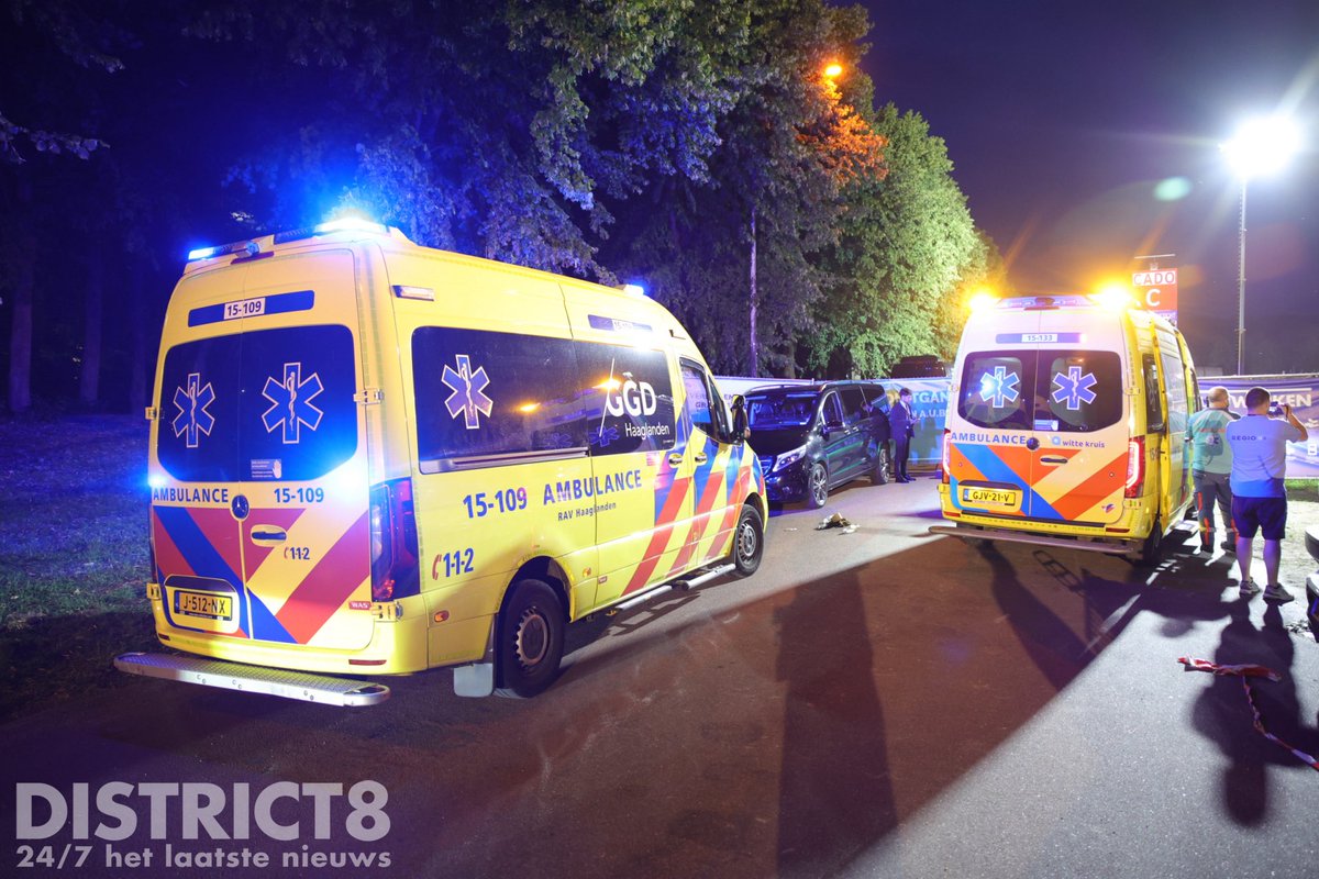 RedactieD8's tweet photo. Bij #7fest op het #Malieveld in #DenHaag is een man in zijn rug gestoken, het slachtoffer is later met spoed vervoerd naar een ziekenhuis. Een jas is in beslag genomen. https://t.co/aIo4JVPejN