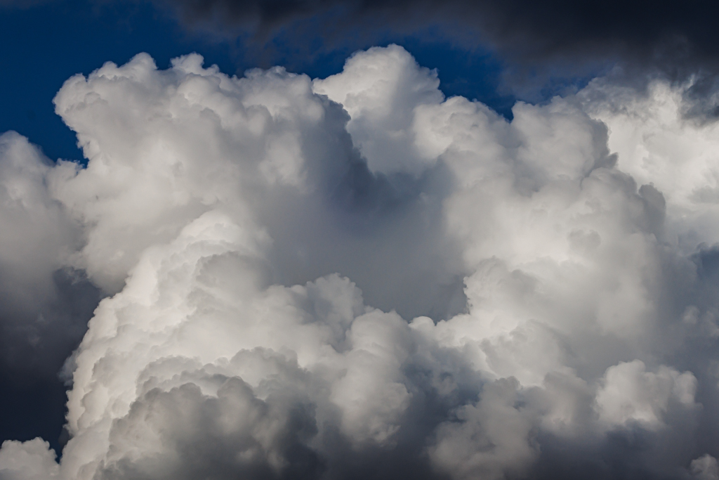 robinmmorrison's tweet image. Storm Clouds building up.