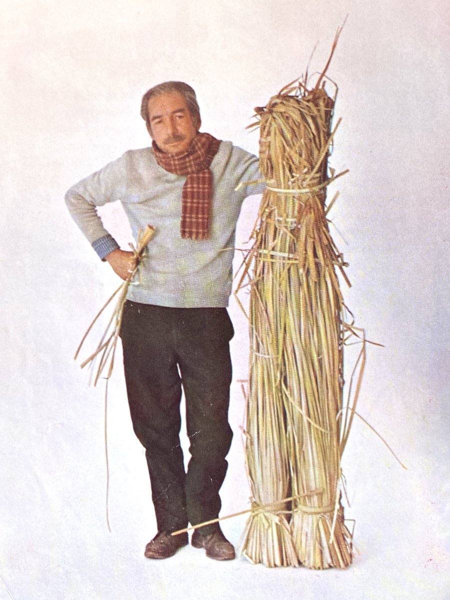 DonPaviolo's tweet image. Llegó a mis manos este ejemplar de fotos de varios oficios tradicionales chilenos. ¿Qué pasó en el camino, me pregunto? 
Por favor, échele un vistazo a este hilo.
@RenzoVaccarezza  @TomCast27757620 
(parte 1)